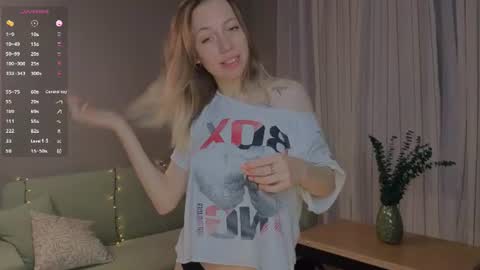 Snapshot of blondekelly chatting on 06.16.26 Kelly online show from 06.16.26
