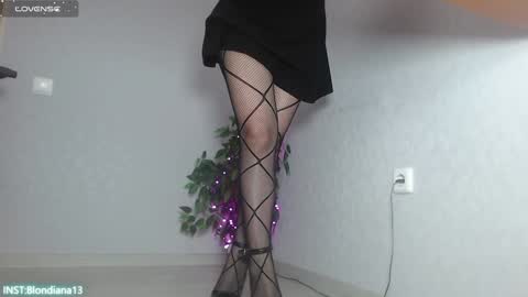Snapshot of blondiana chatting on 12.17.24 Im Di. I smell naked even when Im dressed. online show from 12.17.24