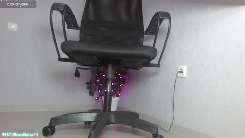 Snapshot of blondiana chatting on 12.24.24 Im Di. I smell naked even when Im dressed. online show from 12.24.24