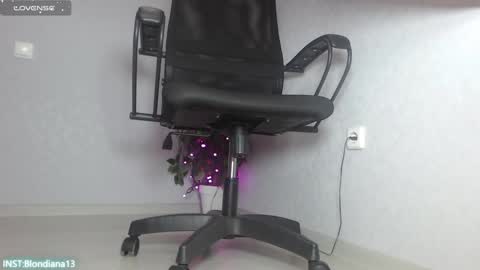 Snapshot of blondiana chatting on 12.24.24 Im Di. I smell naked even when Im dressed. online show from 12.24.24