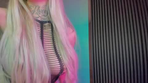Snapshot of blondie_muller chatting on 02.10.25 blondie_muller online show from 02.10.25