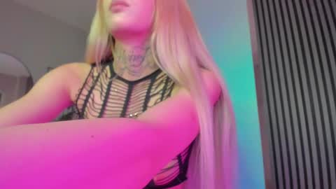 Snapshot of blondie_muller chatting on 02.17.25 blondie_muller online show from 02.17.25