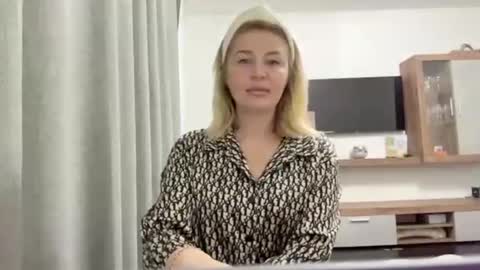 Snapshot of blondie_xoxoxo chatting on 09.11.25 blondie_xoxoxo online show from 09.11.25