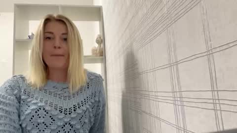 Snapshot of blondie_xoxoxo chatting on 09.28.25 blondie_xoxoxo online show from 09.28.25