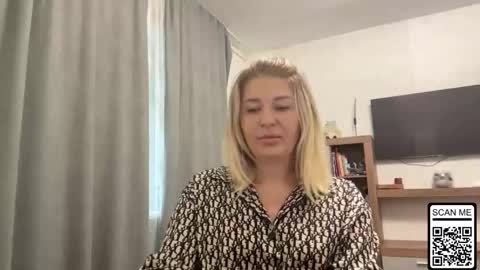 Snapshot of blondie_xoxoxo chatting on 10.03.25 blondie_xoxoxo online show from 10.03.25
