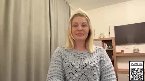 Snapshot of blondie_xoxoxo chatting on 10.04.25 blondie_xoxoxo online show from 10.04.25