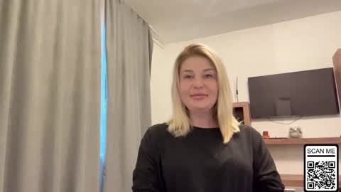 Snapshot of blondie_xoxoxo chatting on 10.07.25 blondie_xoxoxo online show from 10.07.25