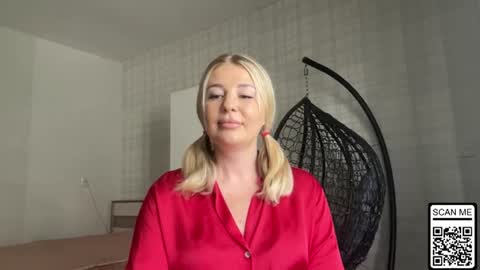 Snapshot of blondie_xoxoxo chatting on 06.25.26 blondie_xoxoxo online show from 06.25.26
