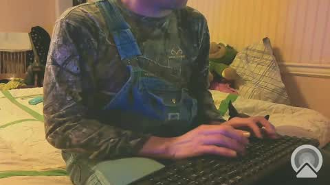 Snapshot of blondieblu89 chatting on 02.18.25 First Time College Boy online show from 02.18.25