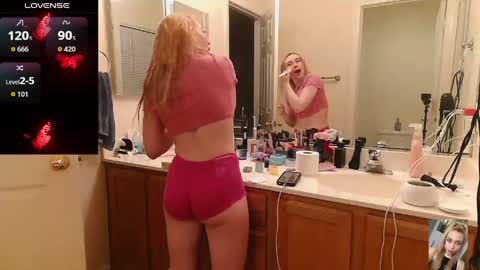 Snapshot of blondiebubblebooty chatting on 05.29.26 Bubbles online show from 05.29.26