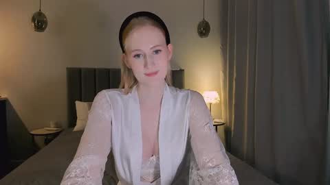 Snapshot of blondiemermaid chatting on 12.06.24 Mia online show from 12.06.24