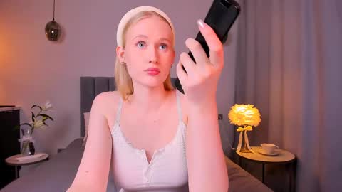 Snapshot of blondiemermaid chatting on 01.07.25 Mia online show from 01.07.25