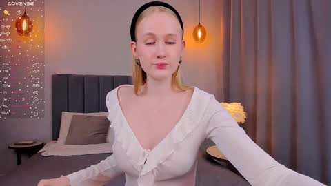 Snapshot of blondiemermaid chatting on 02.05.25 Mia online show from 02.05.25