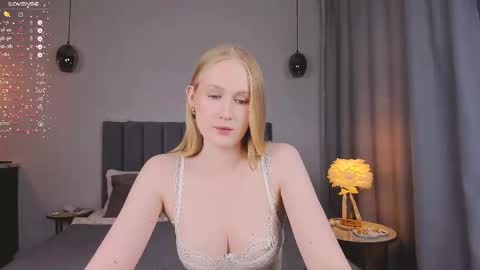 Snapshot of blondiemermaid chatting on 02.27.25 Mia online show from 02.27.25