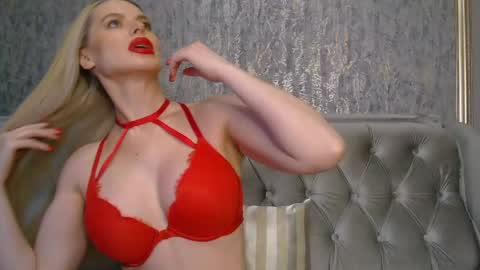 Snapshot of blondiestarxxx chatting on 04.29.26 Helen online show from 04.29.26