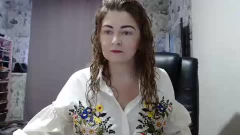 Snapshot of blondmilfs chatting on 01.19.25 BlondMILfs online show from 01.19.25