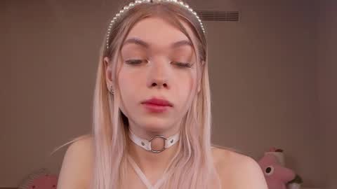 Snapshot of blondy_fina chatting on 04.21.26 blondy_fina online show from 04.21.26