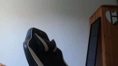 Snapshot of blondyelena chatting on 05.21.26 blondyelena online show from 05.21.26