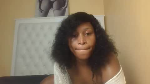 Snapshot of blondykiki chatting on 10.10.25 Blondykiki online show from 10.10.25