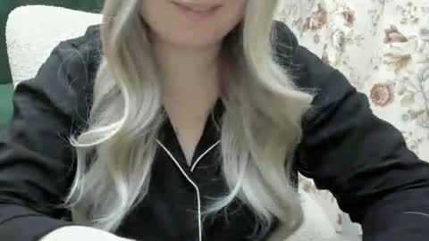 Snapshot of blondymargaret chatting on 02.24.25 blondymargaret online show from 02.24.25