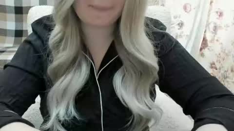 Snapshot of blondymargaret chatting on 03.01.25 blondymargaret online show from 03.01.25