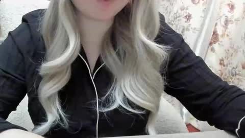 Snapshot of blondymargaret chatting on 03.01.25 blondymargaret online show from 03.01.25