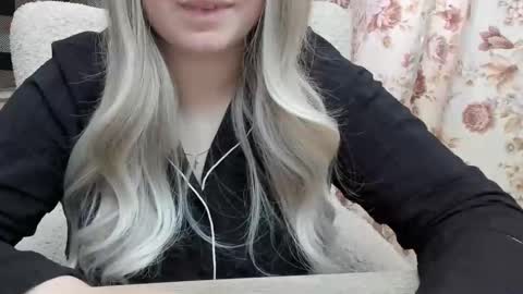 Snapshot of blondymargaret chatting on 03.03.25 blondymargaret online show from 03.03.25