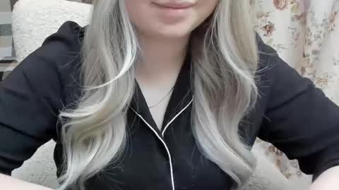 Snapshot of blondymargaret chatting on 03.08.25 blondymargaret online show from 03.08.25