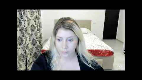 Snapshot of blondysarah chatting on 02.21.26 blondysarah online show from 02.21.26