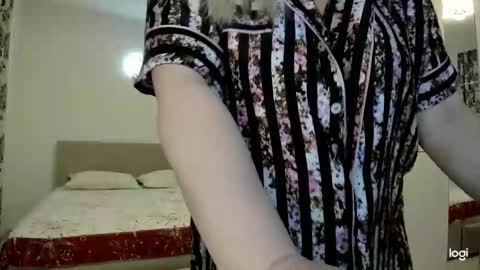 Snapshot of blondysarah chatting on 02.27.26 blondysarah online show from 02.27.26