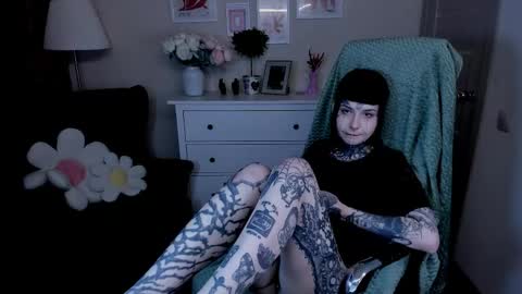 Snapshot of blood__mary chatting on 04.23.26 Mary online show from 04.23.26