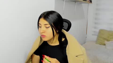 Snapshot of bloom_flower1 chatting on 12.19.25 bloom_flower1 online show from 12.19.25