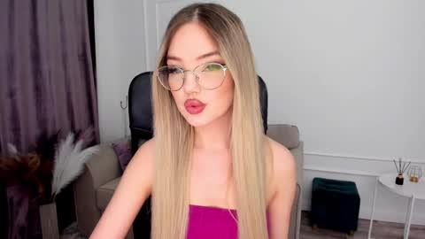 Sophia online show from 01.17.25