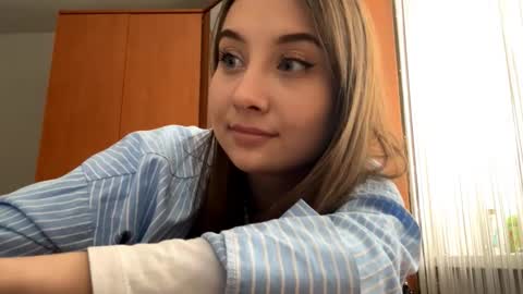 Snapshot of blossomroady chatting on 02.11.26 Alice online show from 02.11.26