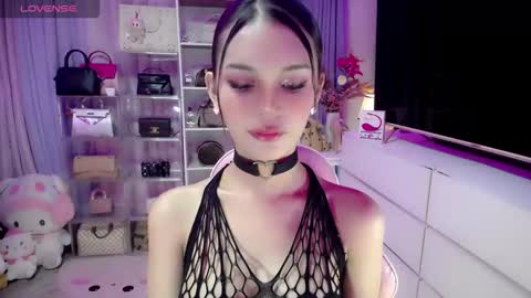 Snapshot of blue_aiveexx chatting on 10.10.25 aivee online show from 10.10.25