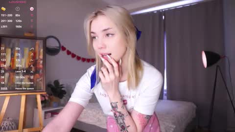 Snapshot of blue_bow chatting on 02.21.26 Adeline online show from 02.21.26