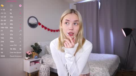 Snapshot of blue_bow chatting on 03.04.26 Adeline online show from 03.04.26