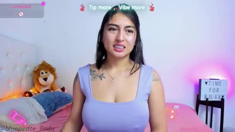 Snapshot of blue_petite chatting on 03.18.26 Linda online show from 03.18.26