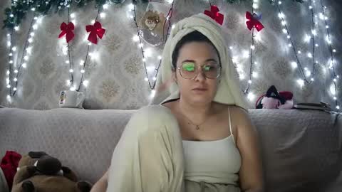 Snapshot of bluebutterfly_69 chatting on 12.12.24 your playful butterfly online show from 12.12.24