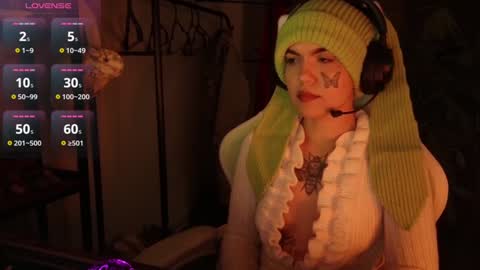 Snapshot of bluedweeb chatting on 12.26.24 Blue online show from 12.26.24