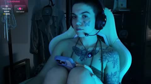 Snapshot of bluedweeb chatting on 03.07.25 Blue online show from 03.07.25