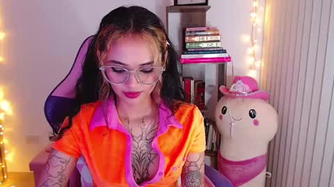 Snapshot of bluee_v chatting on 10.03.25 Im Abril .. Nice to meet you  thumb up me please its important  INDEPENDENT MODEL online show from 10.03.25