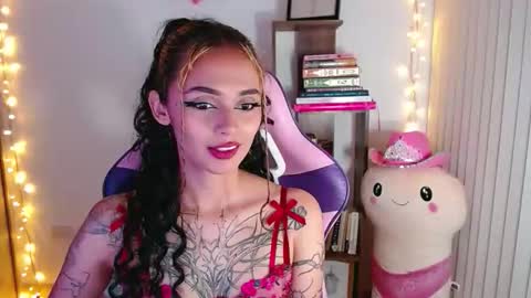 Snapshot of bluee_v chatting on 10.17.25 Im Abril .. Nice to meet you  thumb up me please its important  INDEPENDENT MODEL online show from 10.17.25