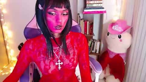 Snapshot of bluee_v chatting on 10.20.25 Im Abril .. Nice to meet you  thumb up me please its important  INDEPENDENT MODEL online show from 10.20.25