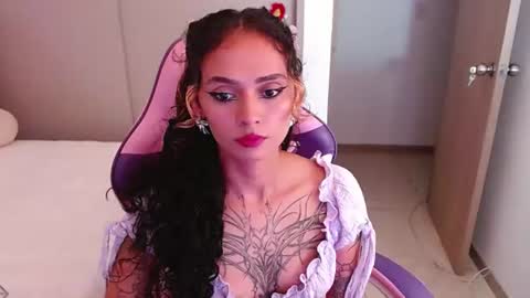 Snapshot of bluee_v chatting on 06.22.26 Im Abril .. Nice to meet you thumb up me please its important INDEPENDENT MODEL online show from 06.22.26