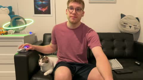 Snapshot of blueeyedtallguy chatting on 12.19.24 blueeyedtallguy online show from 12.19.24