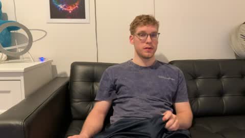 Snapshot of blueeyedtallguy chatting on 12.25.24 blueeyedtallguy online show from 12.25.24
