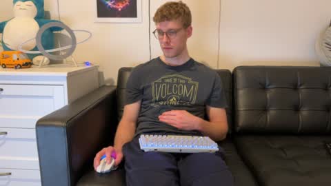Snapshot of blueeyedtallguy chatting on 01.10.25 blueeyedtallguy online show from 01.10.25