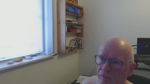 blueeyesn8 online show from 02.28.25