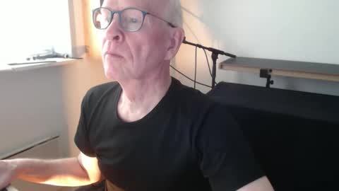 blueeyesn8 online show from 10.09.25